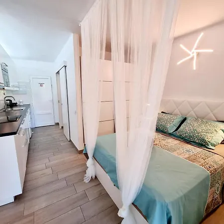 Dino 10 Playa Roca Daire *