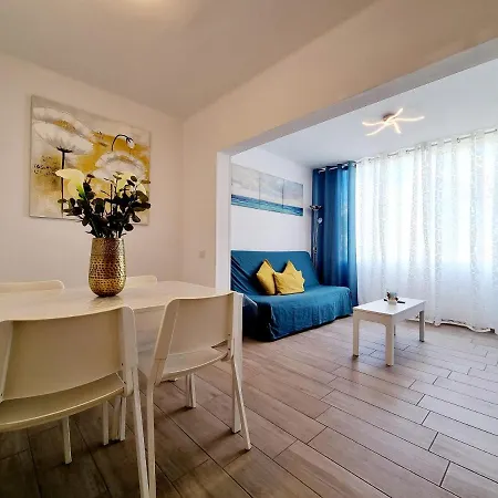 Dino 10 Playa Roca Daire *